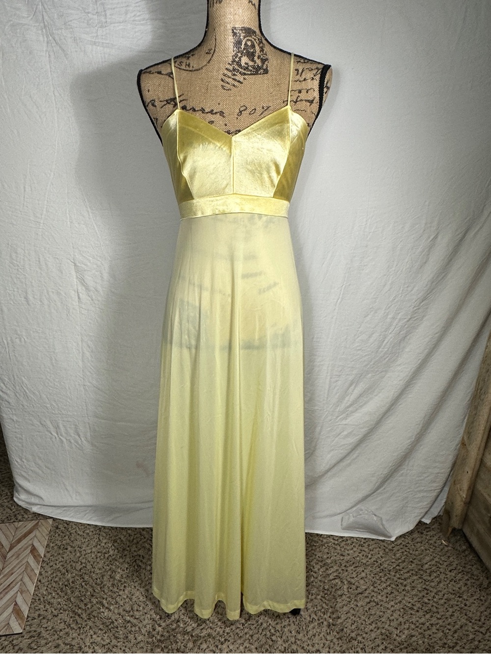 Henson Kickernick Vintage Yellow Nylon Sheer Ling Nightgown Lingerie Size 32